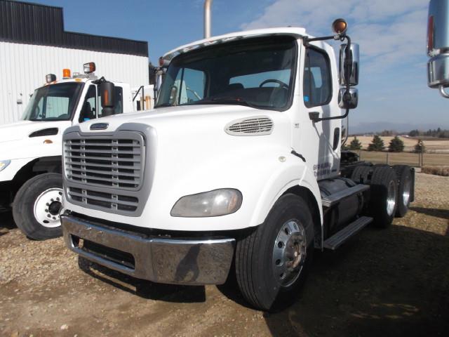 Image #0 (2011 FREIGHTLINER M2 AUTOMATIC T/A 5TH WHEEL TRUCK)